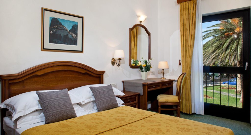 Отель Bluesun Hotel Kastelet, Тучепи, Хорватия