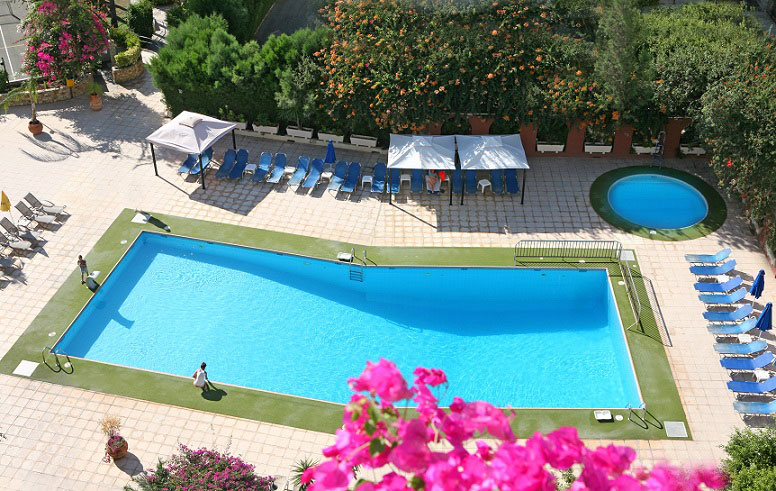 Отель Navarria Hotel, Лимасол, Кипр
