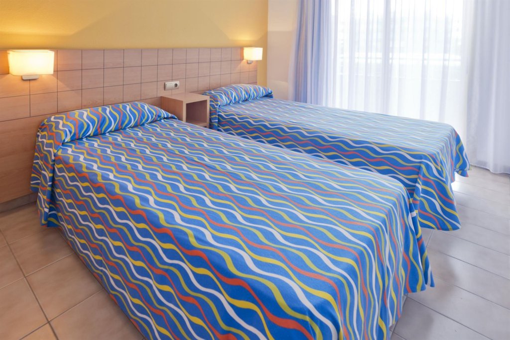 Отель Voramar Apartments, Камбрильс, Испания