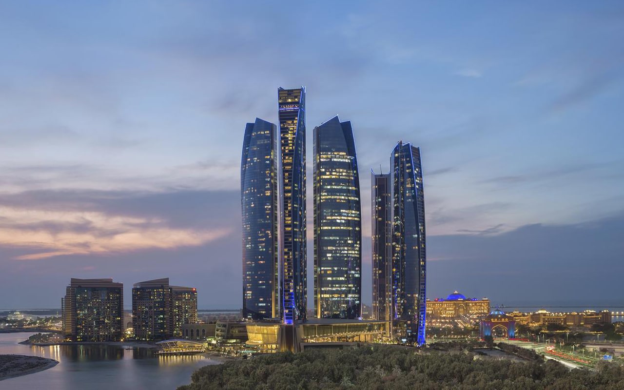 Отель Jumeirah At Etihad Towers, Абу-Даби, ОАЭ
