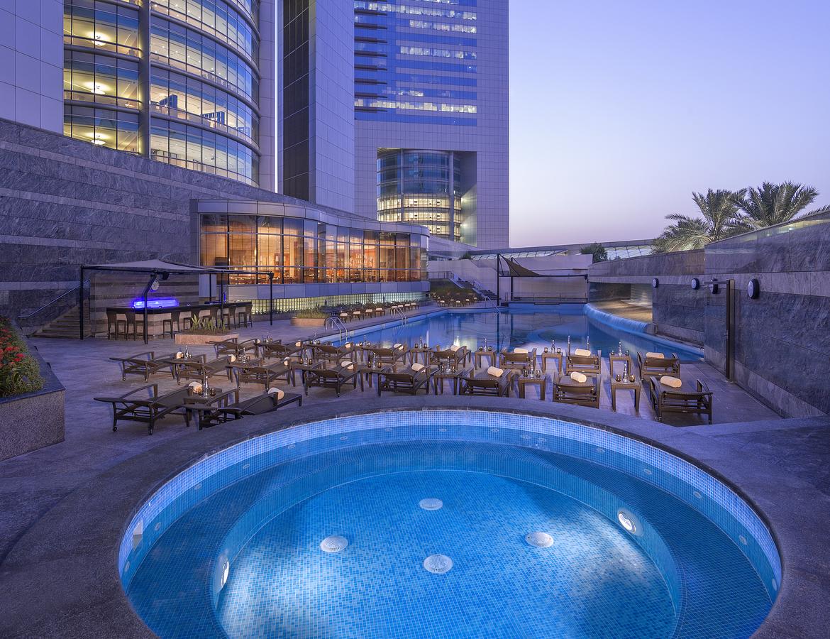 Отель Jumeirah Emirates Towers, Дубай, ОАЭ